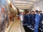 ÇANAKKALE ŞEHİTLİĞİ - Fenerbahçe A2 Takımı Çanakkale Şehitler Anıtı’nı Gezdi