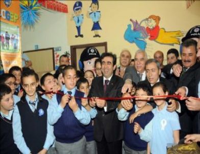 Güzeloğlu, ‘Polis Amca Kütüphaneleri’nin Açılışını Yaptı
