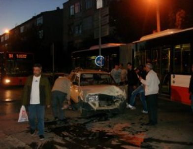 Karşıyaka’da Trafik Kazaları: 4 Araç Birbirine Girdi