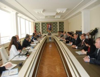 Sokakta Çalışan Çocukların Sorunları Masaya Yatırıldı