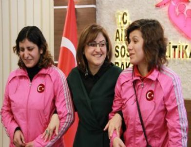 Engelli Haltercilerden Bakan Şahin'e Ziyaret