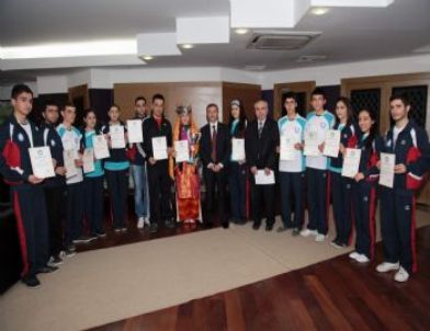 Şahinbey Belediyesi Halk Oyunları Ekibi Antakya’ya İddialı Gitti