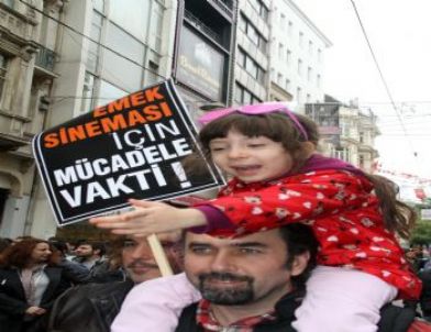 Sanatçılar Emek Sineması İçin Yürüdü