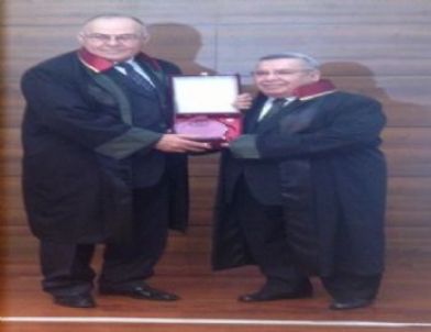 40. ve 50. Yılını Dolduran Avukatlara Plaket