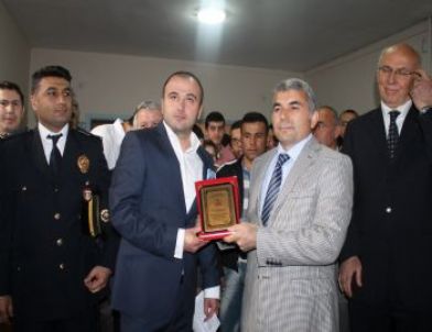 Fatsa Kaymakamı’ndan Kızılay’a  Plaket