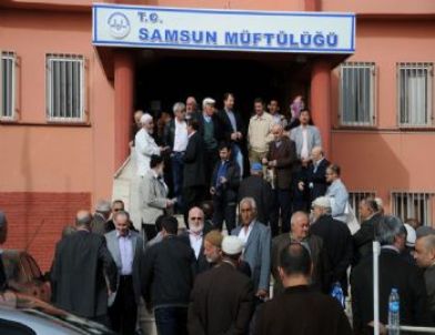 Hacı Adayları Kayıt Yaptırabilmek İçin Erkenden Sıraya Girdi