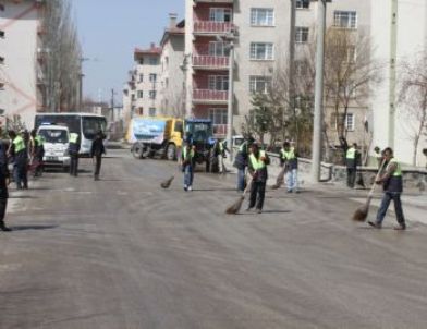 Palandöken Belediyesi, Cadde ve Sokakları Yıkıyor