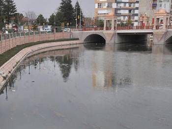 Porsuk Çayı'nda kadın cesedi bulundu