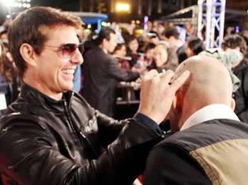 Tom Cruise Türk şovmenin kafasını imzaladı