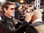 TOM CRUİSE - Tom Cruise Türk şovmenin kafasını imzaladı