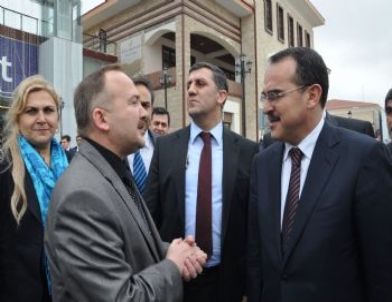 Yöresel El Sanatları İçin Kapı Kapı Dolaşıyor