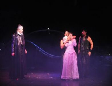 Antalya Devlet Tiyatrosu “Othello” İle Adana'da Perde Açıyor