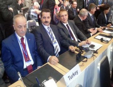 Çalışma ve Sosyal Güvenlik Bakanı Çelik, 'genç İşsizliği' Konulu Çalışma Bakanları Özel Toplantısına Katıldı