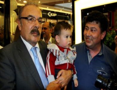 Ferdi Tayfur’a Adaş Sürprizi