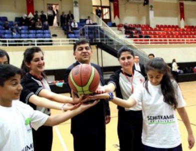 Şehitkamil Belediyesi 23 Nisan Spor Şenliklerine Start Verdi