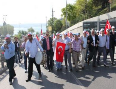 “ankara’nın Bağları”türküsü İle Taksim’e Girdiler