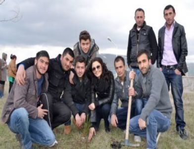 Arü’lüler 'bir Nefes De Sen Ver' Diyerek Yüzlerce Fidan Dikti