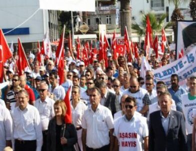 Ayvalık’ta 1 Mayıs Kalabalığı Meydana Sığmadı