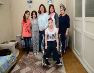 Başkanın Eşi Elka Bayram Bir Aileyi Daha Sevindirdi