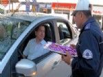 Bilecik’te Trafik Polislerinden Çikolatalı Uyarı