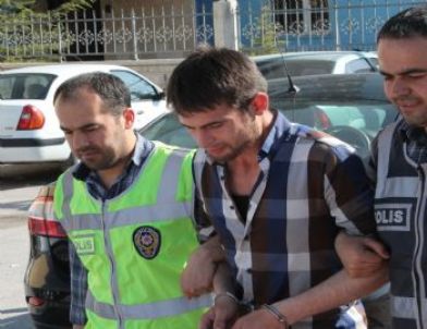 Çantayı Karnına Gizleyerek Çaldı