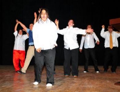 Engelli Çocukların 'Gangnam Style' Dansı