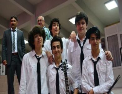 Hisar Anadolu Lisesi Müzik Yarışmasında Birinci Oldu
