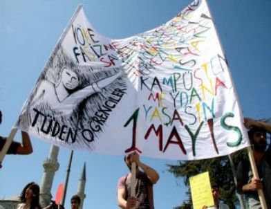 İşçiler Halay Çekti, Romanlar Göbek Attı