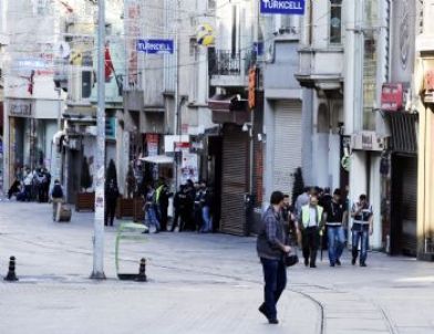 İstiklal Caddesi Polise Kaldı