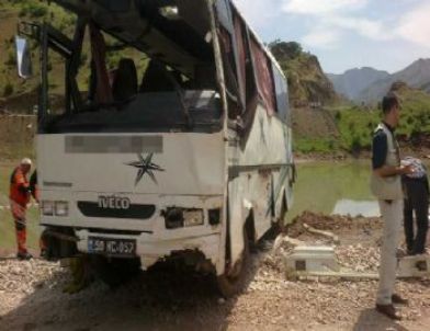 Kayseri'de Otobüs Baraja Uçtu: 5 Ölü