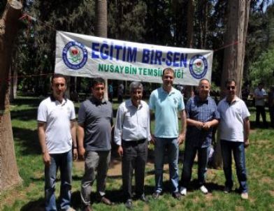 Nusaybin'de Öğretmenler 1 Mayıs'ı Piknik Yaparak Kutladı