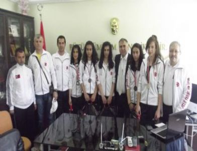 Şampiyon Kılıç Ustaları, Bağcı’yı Ziyaret Etti