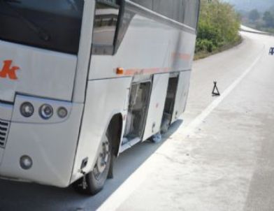 Tekerleği Çıkan Tur Midibüsü Alev Alıp Yarım Kilometre Sürüklendi