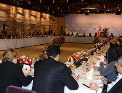 Başbakan Erdoğan Akil İnsanlarla Görüştü