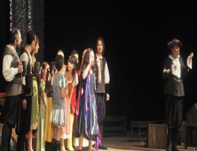 Egiad Tiyatro Topluluğu Oyununu Sahnelemeye Hazırlanıyor