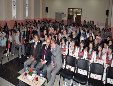 Geleceğin Annelerinden Anneler Günü Programı