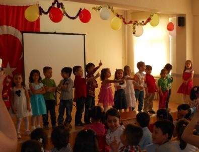 Gölmarmara’da Anaokulu Öğrencileri Anneler Günü'nü Kutladı