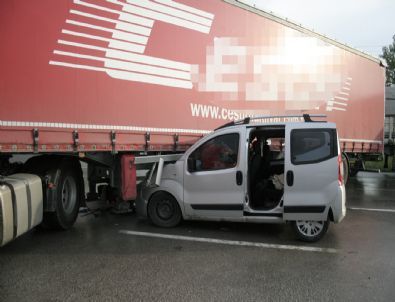 Kamyonet Tır’a Çarptı: 5 Yaralı