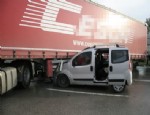 Kamyonet Tır’a Çarptı: 5 Yaralı
