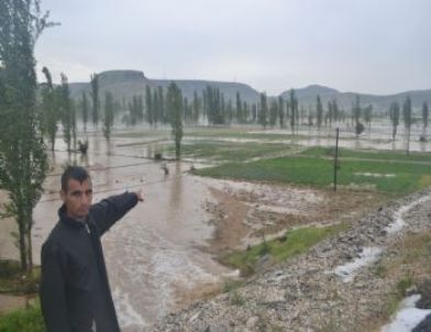 Kula’da Dolu Zarara Yol Açtı