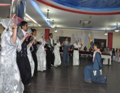 Silopi'de Anneler Günü Türkçe-Kürtçe Olarak Kutlandı