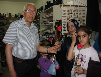 Uşşaki Vakfı'ndan Anneler Günü Hediyesi