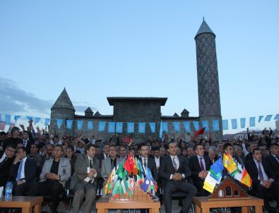 Ali Kınık, Mustafa Yıldızdoğan ve Osman Öztunç, Erzurum’da Coşturdu