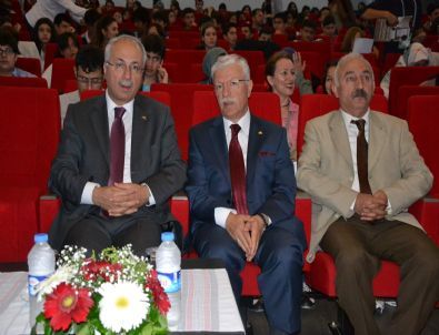 Sosyal Bilimler Sempozyumu Manisa’da Yapıldı