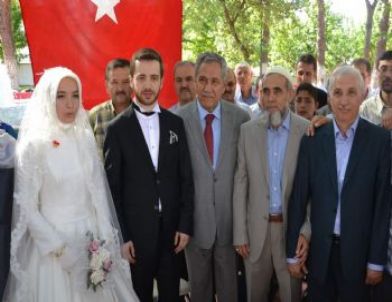 Arınç Manisa'da Nikah Törenine Katıldı