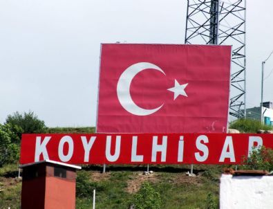 18 Metrelik Dev Tabela Görenlerin İlgisini Çekiyor