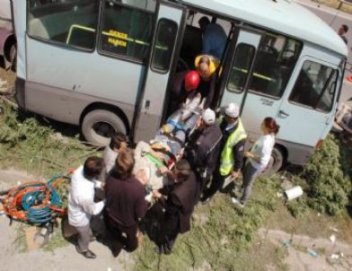 Gebze'de Trafik Kazası: 15 Yaralı