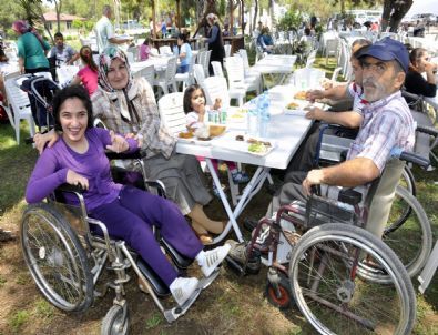 Manavgat Belediyesi’nden Engelli Vatandaşlara Piknik