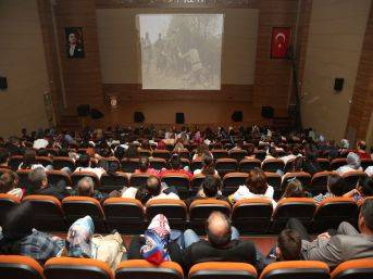 Taş Mektep duygulandırdı