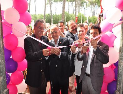 Genç Ressam, Atatürk Sergisini Açtı